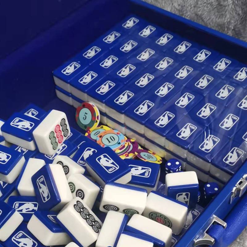 BLUE NBA 40 + SUITCASE + BLUE TABLECLOTH